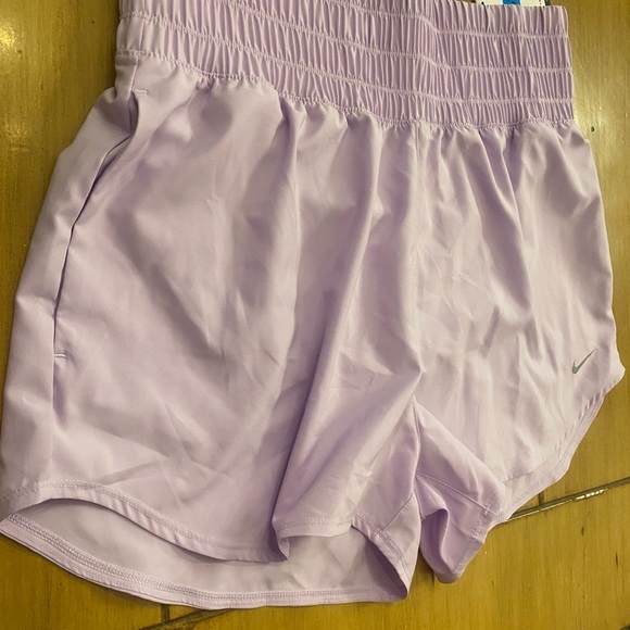 Nike Women’s Lavender Athletic Shorts High Waist Lined New Size large - Picture 11 of 12